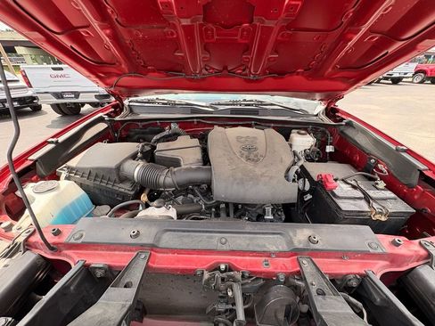 Used 2023 Toyota Tacoma TRD Off-Road AWD/4WD image 31