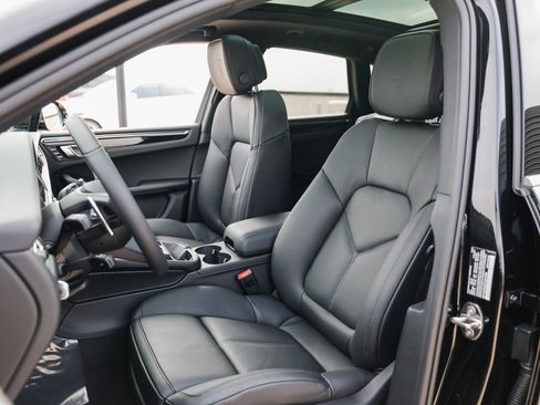 Certified 2026 Porsche Macan S AWD/4WD image 5