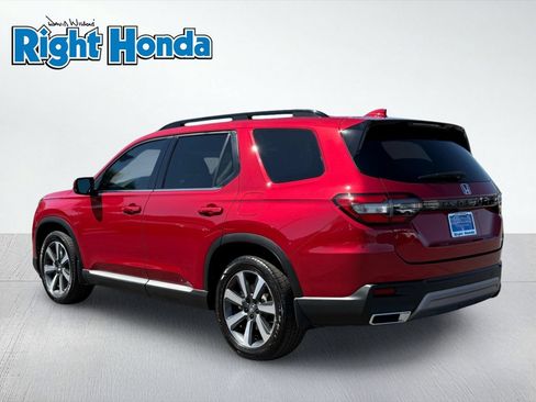 Used 2023 Honda Pilot Touring image 4