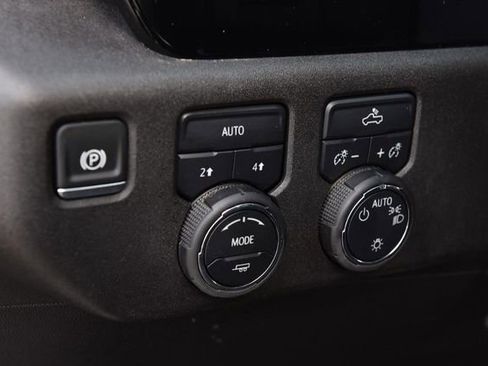 Used 2025 Chevrolet Silverado 1500 LT image 10