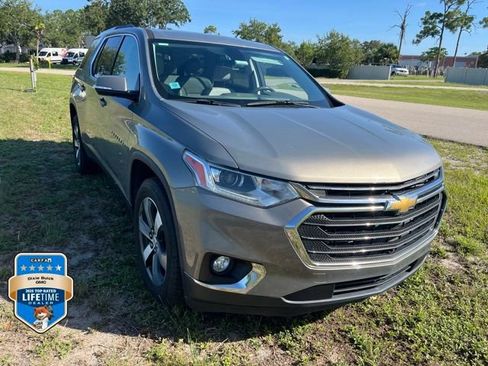 Certified 2018 Chevrolet Traverse LT FWD image 3