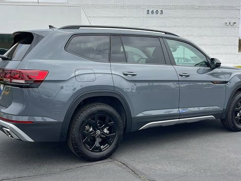 New 2025 Volkswagen Atlas Peak Edition SE image 7