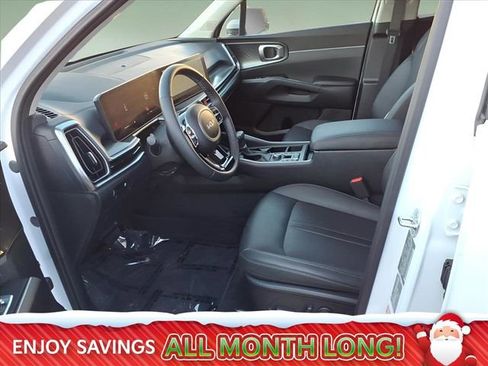 Used 2025 Kia Sorento S image 11
