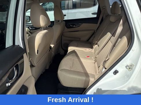 Used 2020 Nissan Rogue SV image 3