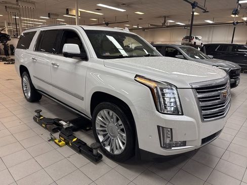 Used 2018 Cadillac Escalade ESV Platinum image 2