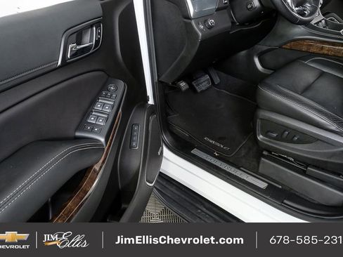 Used 2019 Chevrolet Suburban LT image 9