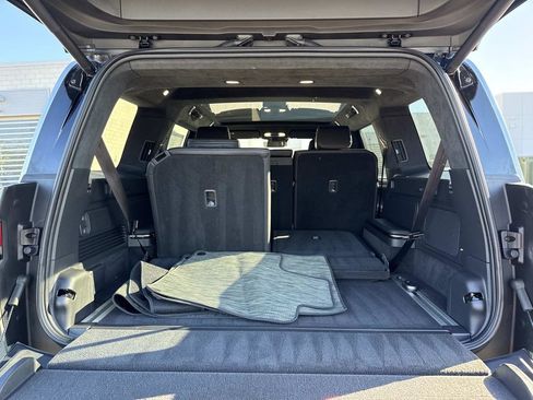 Used 2022 Rivian R1S Launch Edition AWD/4WD image 12