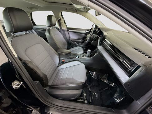Used 2025 Volkswagen Jetta SE FWD image 29