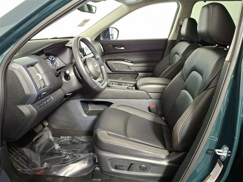 Used 2024 Nissan Pathfinder SL image 15