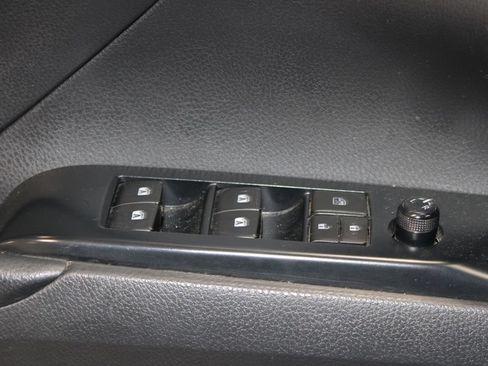 Used 2018 Toyota Camry SE FWD image 23