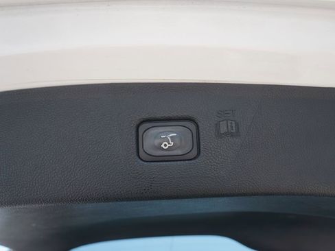 Used 2020 Ford Edge Titanium image 5