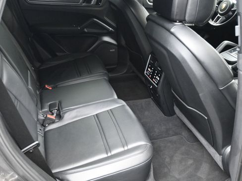Certified 2019 Porsche Cayenne image 10