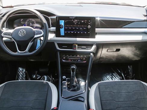 New 2025 Volkswagen Taos SE w/ Black Wheel Package FWD image 12