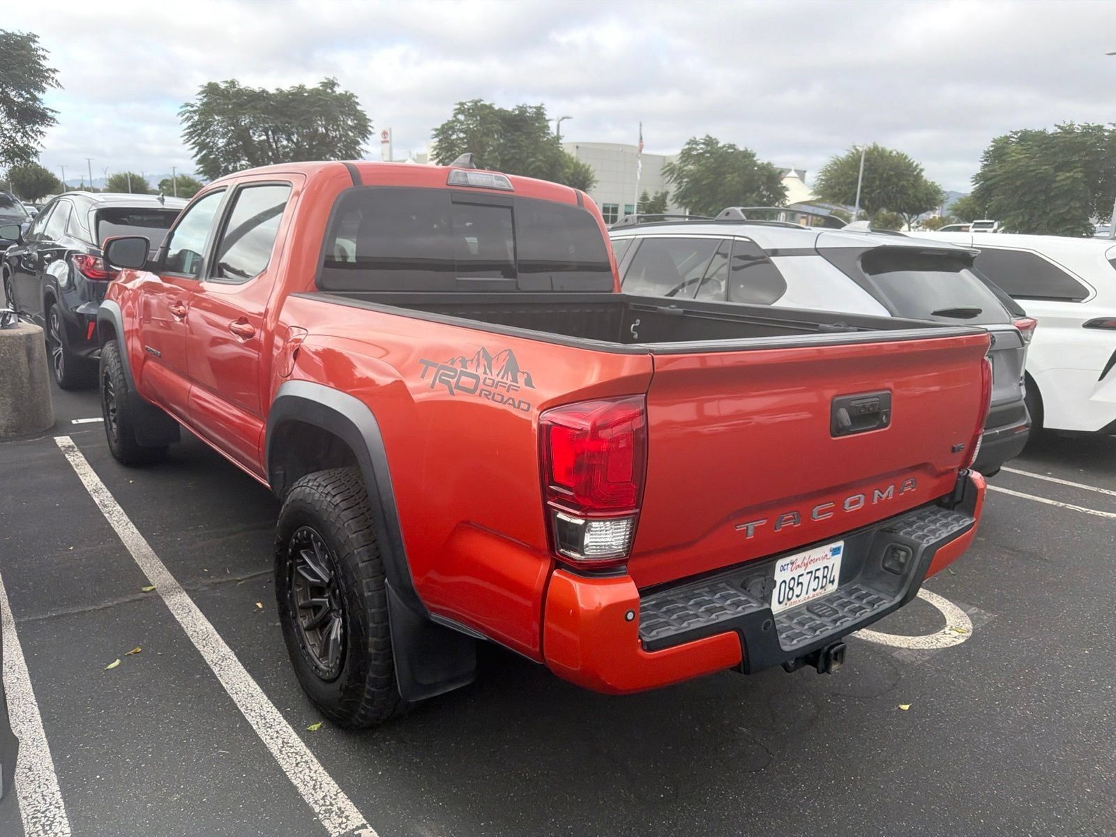 Certified 2017 Toyota Tacoma TRD Off-Road AWD/4WD image 4