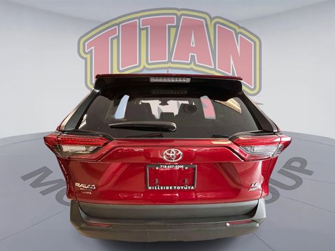 Used 2023 Toyota RAV4 LE AWD/4WD image 3