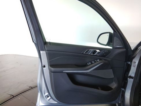 Used 2023 BMW X7 xDrive40i w/ Premium Package image 34