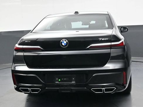 Used 2025 BMW 760i xDrive w/ Luxury Rear Seating Package AWD/4WD image 4