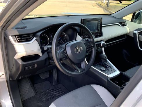 Used 2022 Toyota RAV4 XLE AWD/4WD image 17