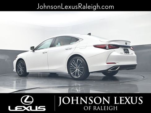 Used 2024 Lexus ES 350 w/ Premium Package image 17