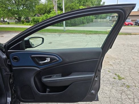 Used 2015 Chrysler 200 S FWD image 15
