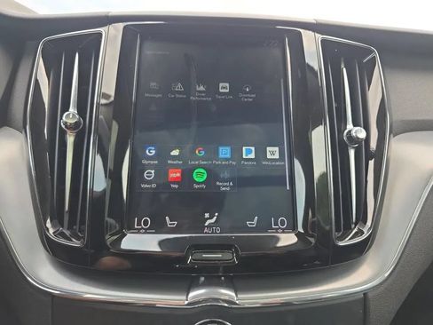 Used 2018 Volvo XC60 T5 Momentum w/ Vision Package AWD/4WD image 30