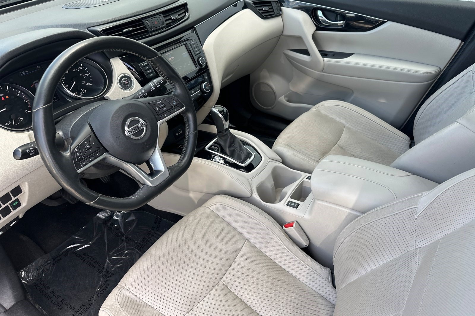 Used 2019 Nissan Rogue Sport SL w/ Premium Package FWD image 4