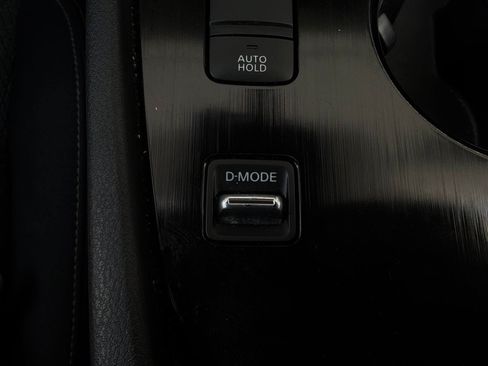 Used 2025 Nissan Rogue SV FWD image 25
