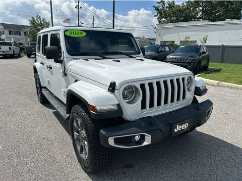 Used 2019 Jeep Wrangler Unlimited Sahara AWD/4WD image 4
