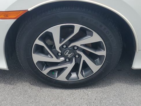 Used 2018 Honda Civic EX image 4