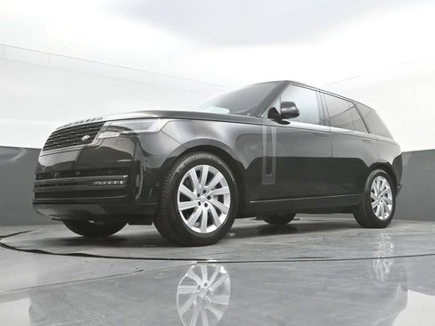 Used 2025 Land Rover Range Rover SE AWD/4WD image 40