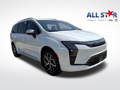 New 2027 Chrysler Pacifica Pinnacle w/ Theater Group