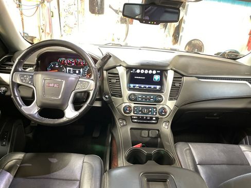 Used 2019 GMC Yukon XL SLT w/ Open Road Package AWD/4WD image 26