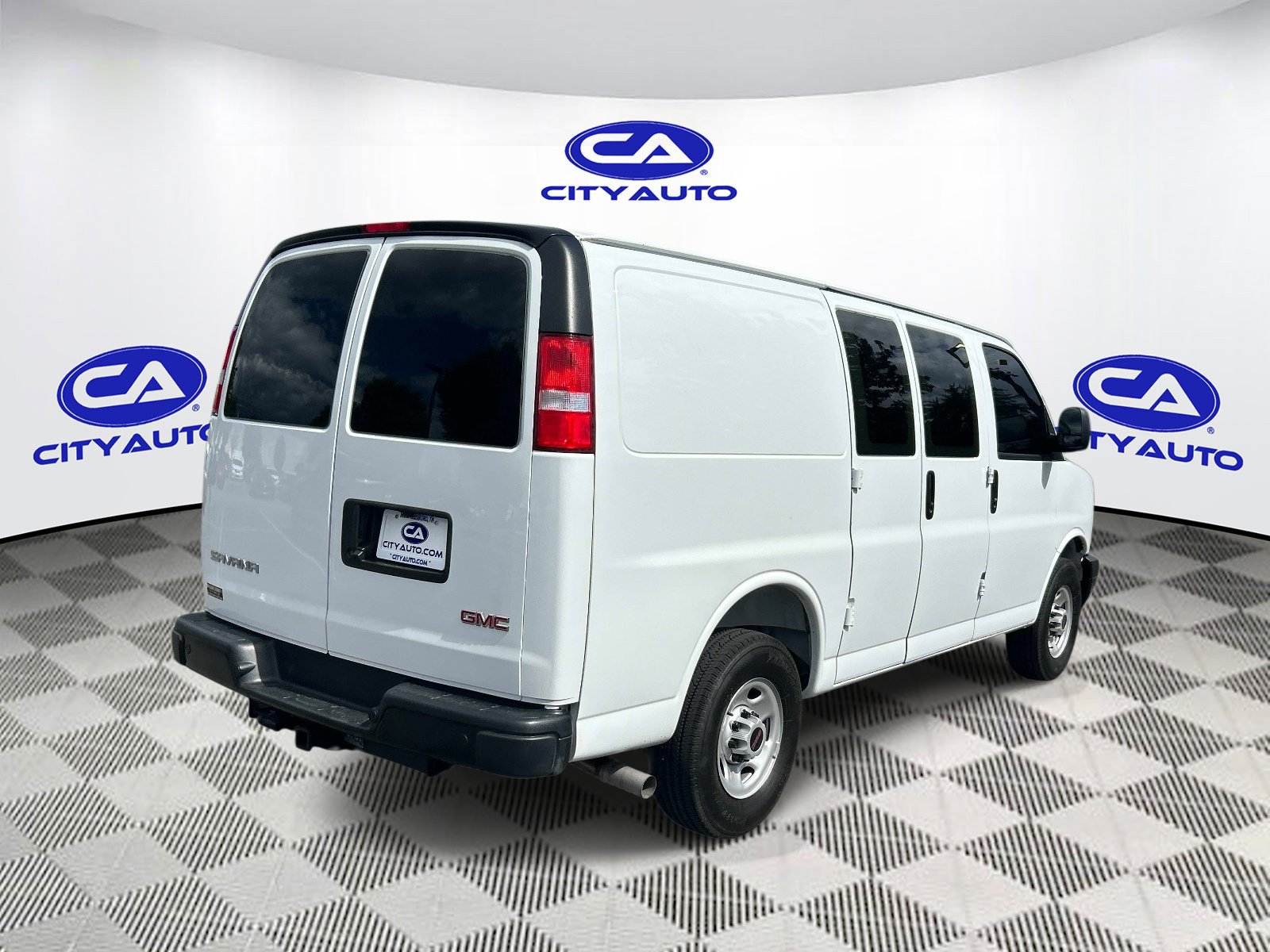 Used 2025 GMC Savana 2500 w/ Driver Convenience Package RWD image 3