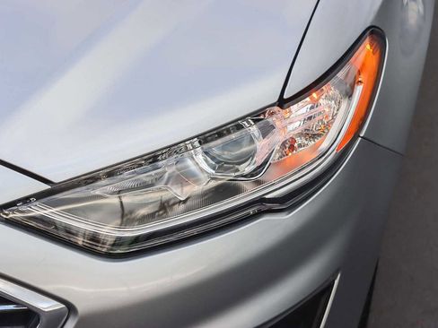 Used 2020 Ford Fusion SE image 7