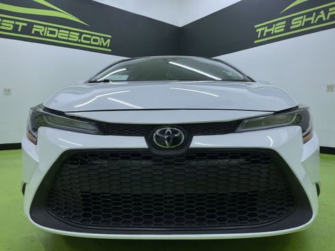 Used 2022 Toyota Corolla LE image 3