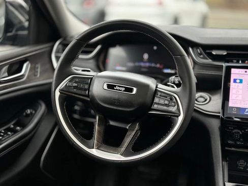 Used 2023 Jeep Grand Cherokee L Limited w/ Luxury Tech Group II AWD/4WD image 18