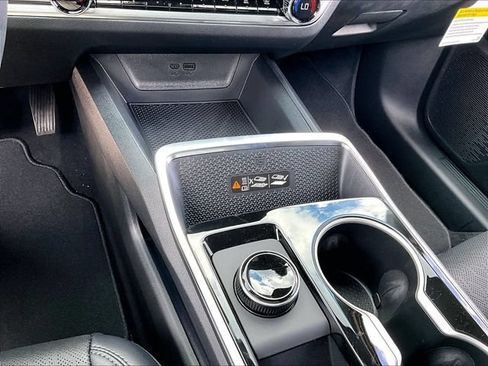 New 2027 Chevrolet Equinox LT w/ Convenience Package II FWD image 26