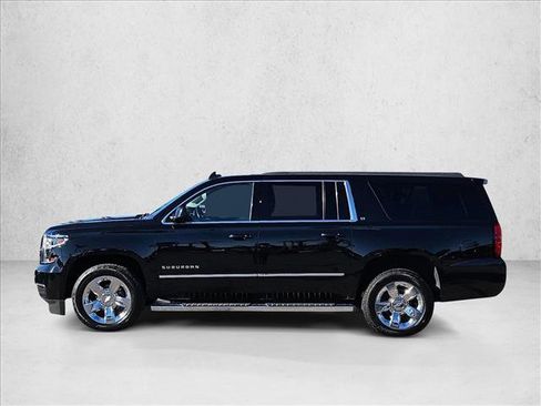 Used 2018 Chevrolet Suburban LT w/ LT Signature Package image 9