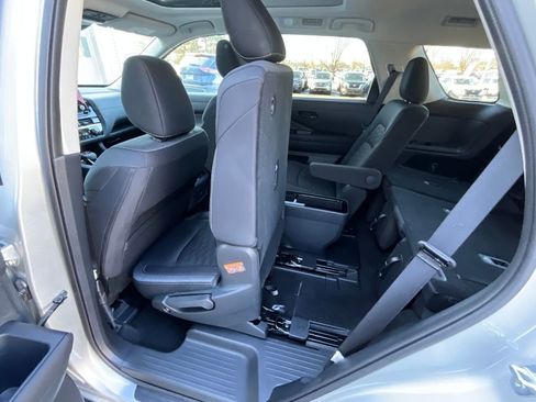 Used 2025 Nissan Pathfinder SV w/ SV Premium Package image 34