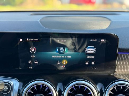 Used 2022 Mercedes-Benz GLB 250 4MATIC w/ Premium Package Lite image 37