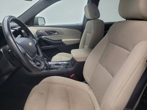 Used 2023 Chevrolet Traverse LT image 17