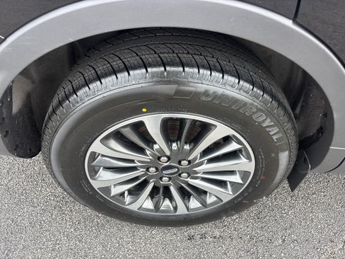 Certified 2023 Lincoln Nautilus AWD w/ Premium Package image 10