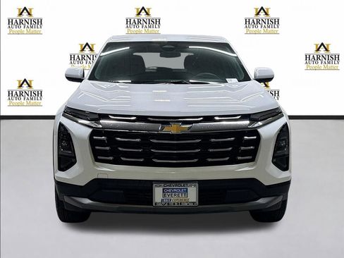 Used 2025 Chevrolet Equinox LT FWD image 2