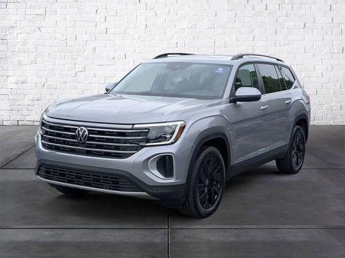 Certified 2025 Volkswagen Atlas SE w/ Panoramic Sunroof Package FWD image 4