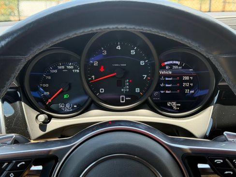 Certified 2017 Porsche Macan AWD/4WD image 16