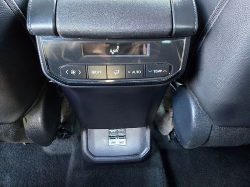 Used 2025 Toyota Highlander XSE AWD/4WD image 16