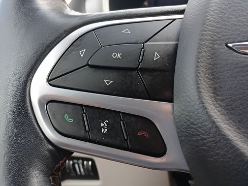 Used 2020 Chrysler Pacifica Touring w/ Advanced Safetytec Group FWD image 20