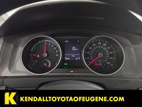 Used 2016 Volkswagen e-Golf SE w/ DC Fast Charging Package FWD image 14