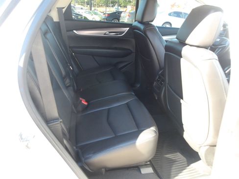 Used 2017 Cadillac XT5 Luxury w/ Driver Awareness Package image 8