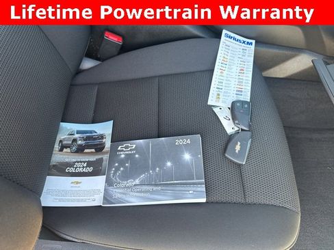 Used 2024 Chevrolet Colorado LT w/ LT Convenience Package image 17